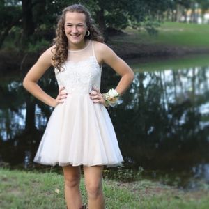 Meet your Posher, Elizabeth